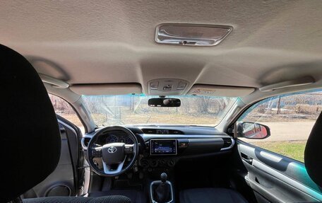 Toyota Hilux VIII, 2018 год, 2 750 000 рублей, 10 фотография