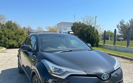 Toyota C-HR I рестайлинг, 2017 год, 2 000 000 рублей, 4 фотография