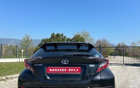 Toyota C-HR I рестайлинг, 2017 год, 2 000 000 рублей, 9 фотография