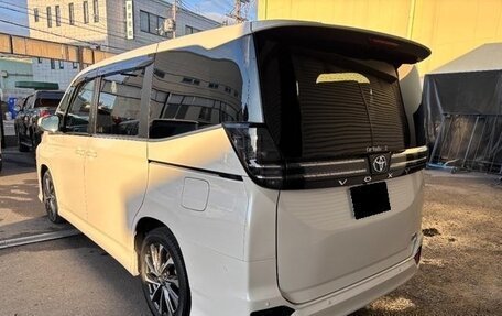 Toyota Voxy, 2022 год, 3 213 000 рублей, 5 фотография