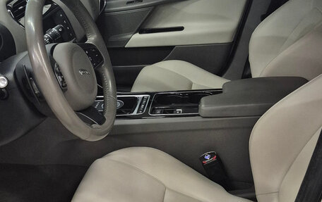 Jaguar XE I рестайлинг, 2016 год, 2 350 000 рублей, 4 фотография