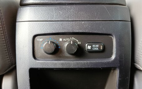 Toyota Land Cruiser Prado 120 рестайлинг, 2006 год, 2 045 000 рублей, 17 фотография