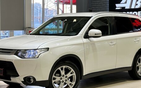 Mitsubishi Outlander III рестайлинг 3, 2014 год, 1 757 000 рублей, 2 фотография