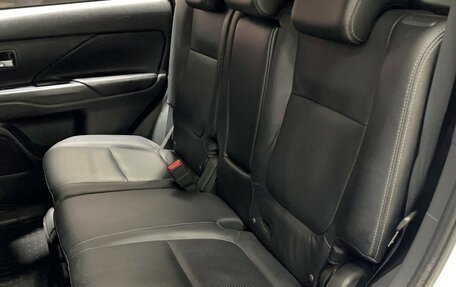 Mitsubishi Outlander III рестайлинг 3, 2014 год, 1 757 000 рублей, 12 фотография