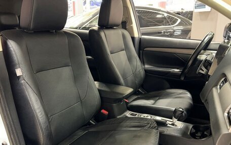 Mitsubishi Outlander III рестайлинг 3, 2014 год, 1 757 000 рублей, 15 фотография