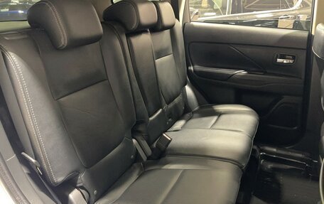 Mitsubishi Outlander III рестайлинг 3, 2014 год, 1 757 000 рублей, 14 фотография