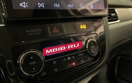 Mitsubishi Outlander III рестайлинг 3, 2014 год, 1 757 000 рублей, 20 фотография