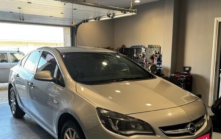 Opel Astra J, 2012 год, 850 000 рублей, 1 фотография
