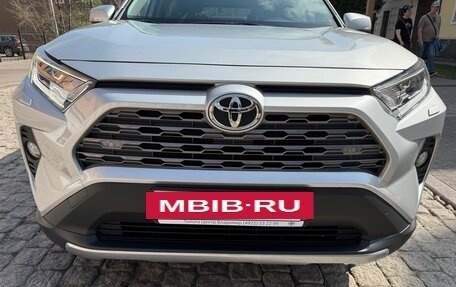 Toyota RAV4, 2021 год, 5 500 000 рублей, 4 фотография