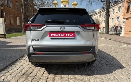 Toyota RAV4, 2021 год, 5 500 000 рублей, 3 фотография