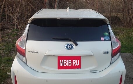 Toyota Aqua I, 2018 год, 1 380 000 рублей, 2 фотография