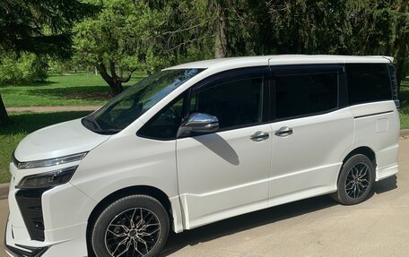 Toyota Voxy III, 2019 год, 2 880 000 рублей, 2 фотография