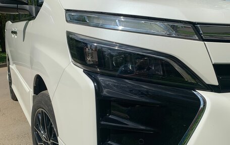 Toyota Voxy III, 2019 год, 2 880 000 рублей, 9 фотография