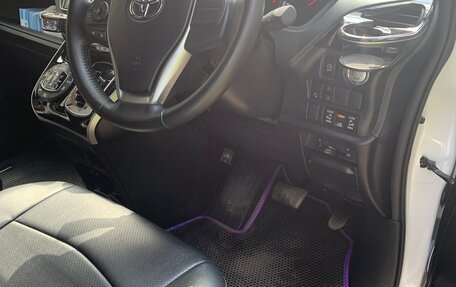 Toyota Voxy III, 2019 год, 2 880 000 рублей, 8 фотография