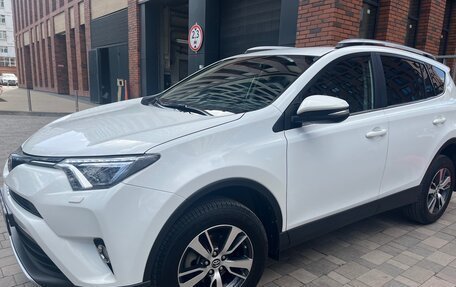 Toyota RAV4, 2018 год, 2 400 000 рублей, 6 фотография