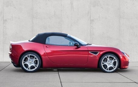 Alfa Romeo 8C Competizione, 2010 год, 30 500 000 рублей, 10 фотография
