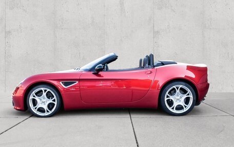 Alfa Romeo 8C Competizione, 2010 год, 30 500 000 рублей, 14 фотография