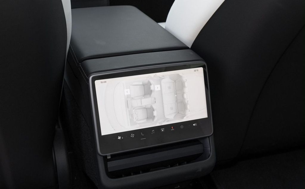 Tesla Model 3, 2025 год, 5 323 000 рублей, 37 фотография