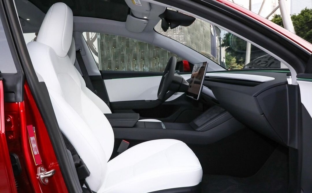 Tesla Model 3, 2025 год, 5 323 000 рублей, 38 фотография