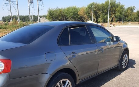 Volkswagen Jetta VI, 2010 год, 650 000 рублей, 3 фотография