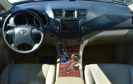 Toyota Highlander III, 2013 год, 1 857 000 рублей, 12 фотография