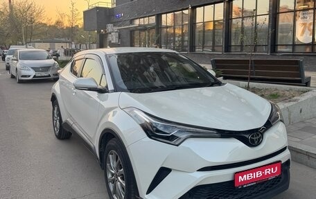 Toyota C-HR I рестайлинг, 2018 год, 2 300 000 рублей, 1 фотография