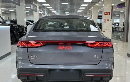 BYD Qin, 2024 год, 3 300 000 рублей, 5 фотография