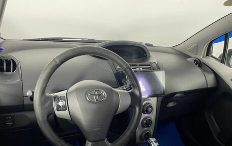 Toyota Yaris III рестайлинг, 2006 год, 480 000 рублей, 12 фотография
