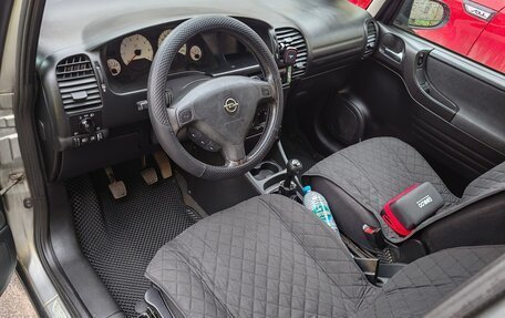 Opel Zafira A рестайлинг, 2002 год, 525 000 рублей, 33 фотография