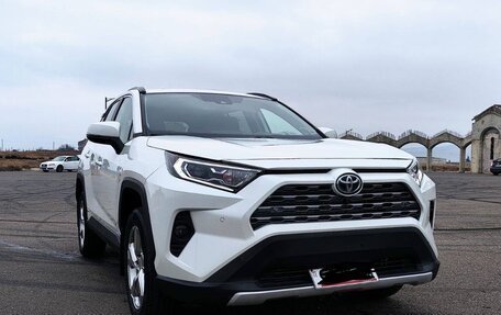 Toyota RAV4, 2021 год, 3 150 000 рублей, 4 фотография