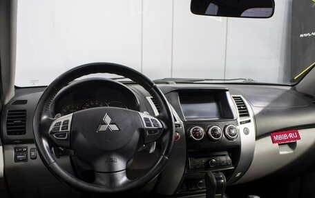 Mitsubishi Pajero Sport II рестайлинг, 2013 год, 1 800 000 рублей, 6 фотография