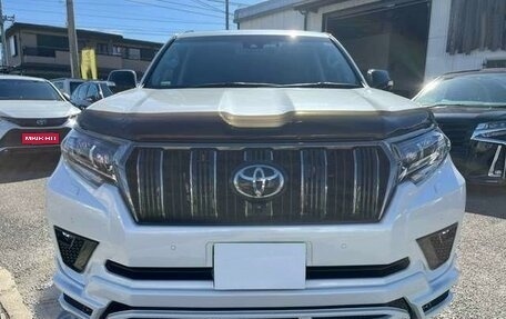 Toyota Land Cruiser Prado 150 рестайлинг 2, 2022 год, 3 789 000 рублей, 2 фотография