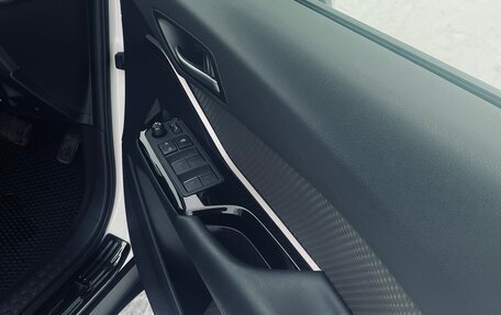 Toyota C-HR I рестайлинг, 2019 год, 2 400 000 рублей, 7 фотография