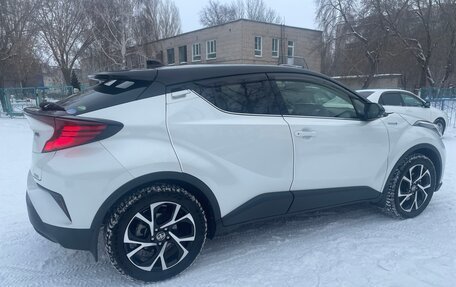 Toyota C-HR I рестайлинг, 2019 год, 2 400 000 рублей, 4 фотография