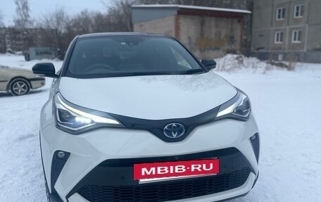 Toyota C-HR I рестайлинг, 2019 год, 2 400 000 рублей, 3 фотография