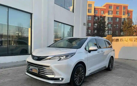 Toyota Sienna, 2022 год, 3 390 005 рублей, 3 фотография