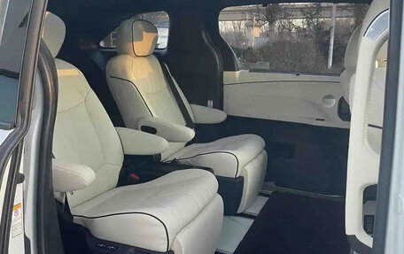Toyota Sienna, 2022 год, 3 390 005 рублей, 14 фотография