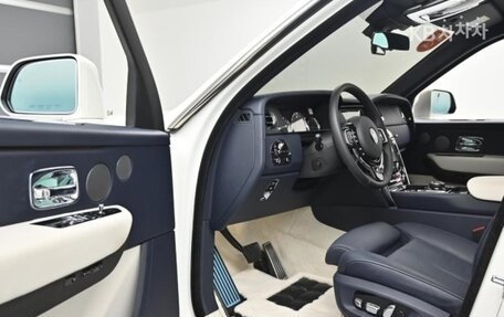 Rolls-Royce Cullinan, 2023 год, 50 000 000 рублей, 5 фотография