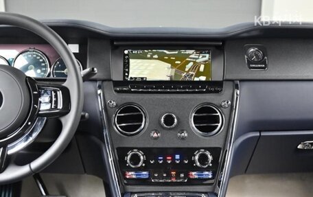 Rolls-Royce Cullinan, 2023 год, 50 000 000 рублей, 10 фотография