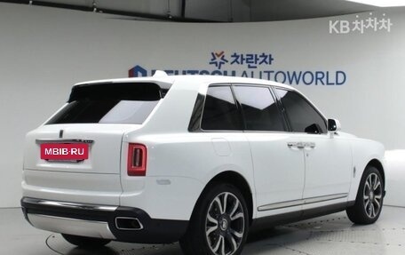 Rolls-Royce Cullinan, 2023 год, 50 000 000 рублей, 3 фотография