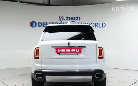 Rolls-Royce Cullinan, 2023 год, 50 000 000 рублей, 4 фотография
