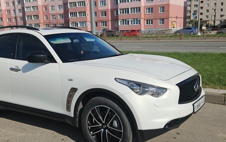 Infiniti QX70, 2016 год, 2 700 000 рублей, 2 фотография