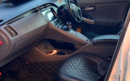 Toyota Prius, 2011 год, 1 200 000 рублей, 17 фотография