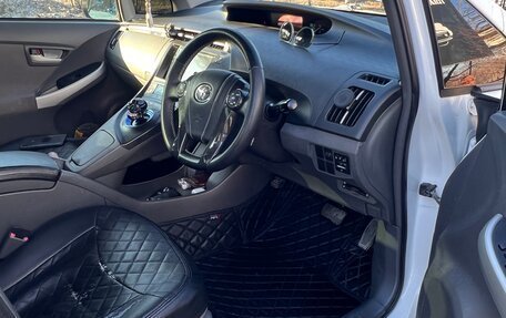 Toyota Prius, 2011 год, 1 200 000 рублей, 21 фотография