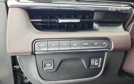 Cadillac Escalade V, 2023 год, 16 000 000 рублей, 8 фотография