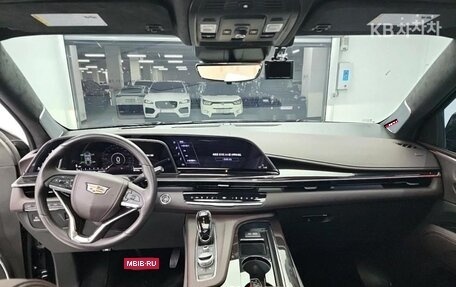 Cadillac Escalade V, 2023 год, 16 000 000 рублей, 6 фотография