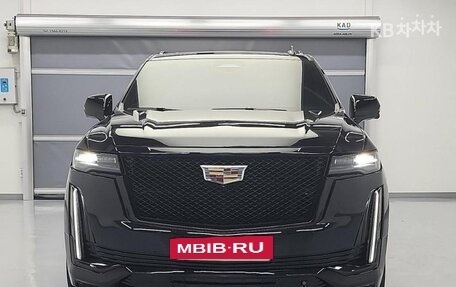 Cadillac Escalade V, 2023 год, 16 000 000 рублей, 2 фотография