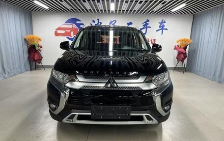 Mitsubishi Outlander III рестайлинг 3, 2019 год, 1 750 000 рублей, 4 фотография