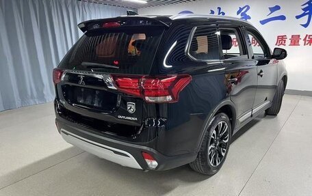 Mitsubishi Outlander III рестайлинг 3, 2019 год, 1 750 000 рублей, 5 фотография