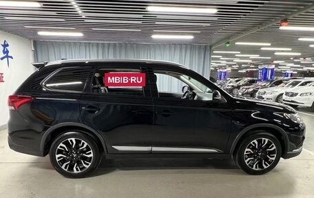 Mitsubishi Outlander III рестайлинг 3, 2019 год, 1 750 000 рублей, 7 фотография